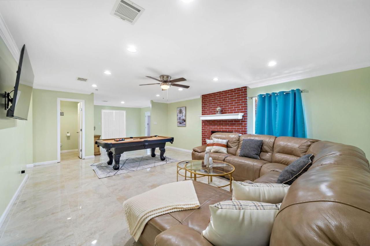 Vila Pool Oasis Games Wifi Bbq Yard Sleep 16 Houston Exteriér fotografie