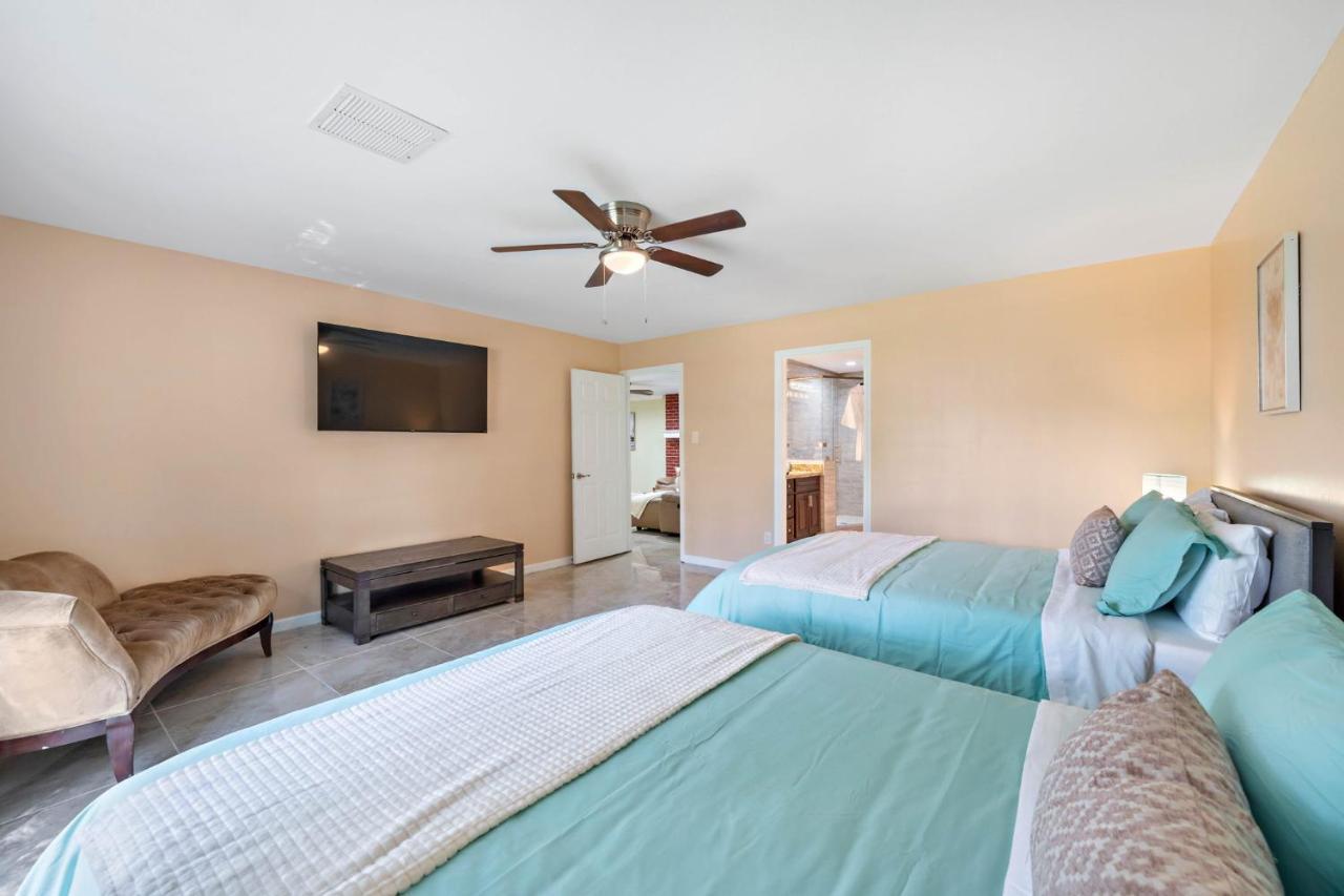 Vila Pool Oasis Games Wifi Bbq Yard Sleep 16 Houston Exteriér fotografie
