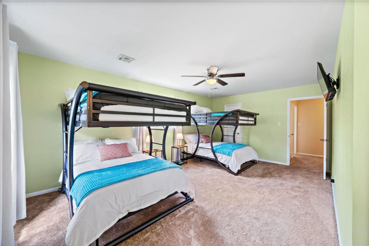 Vila Pool Oasis Games Wifi Bbq Yard Sleep 16 Houston Exteriér fotografie